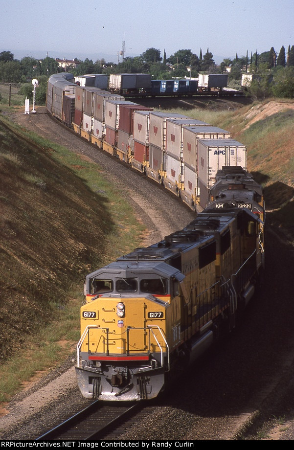 UP 6177 West SLOAZ drifting into Oroville